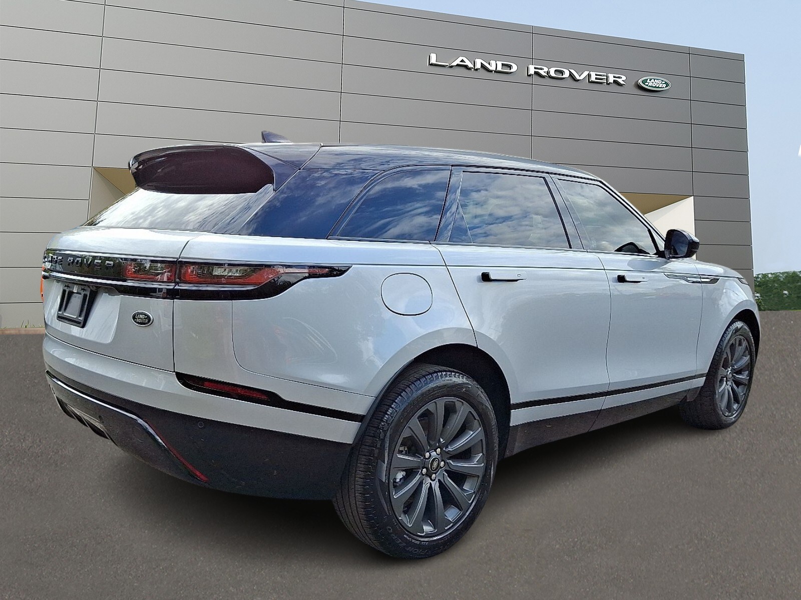 2023 Land Rover Range Rover Velar P250 R-Dynamic S photo 2