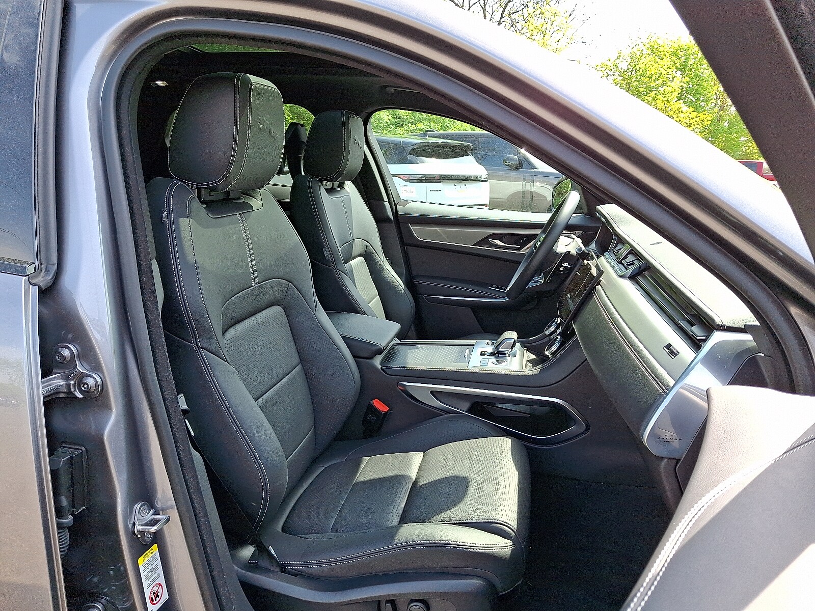 2025 Jaguar F-PACE R-Dynamic S P250 photo 3