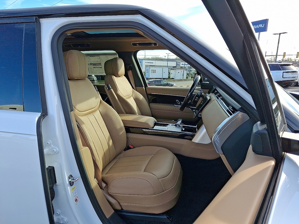 New 2025 Land Rover Range Rover P400 SE Sport Utility