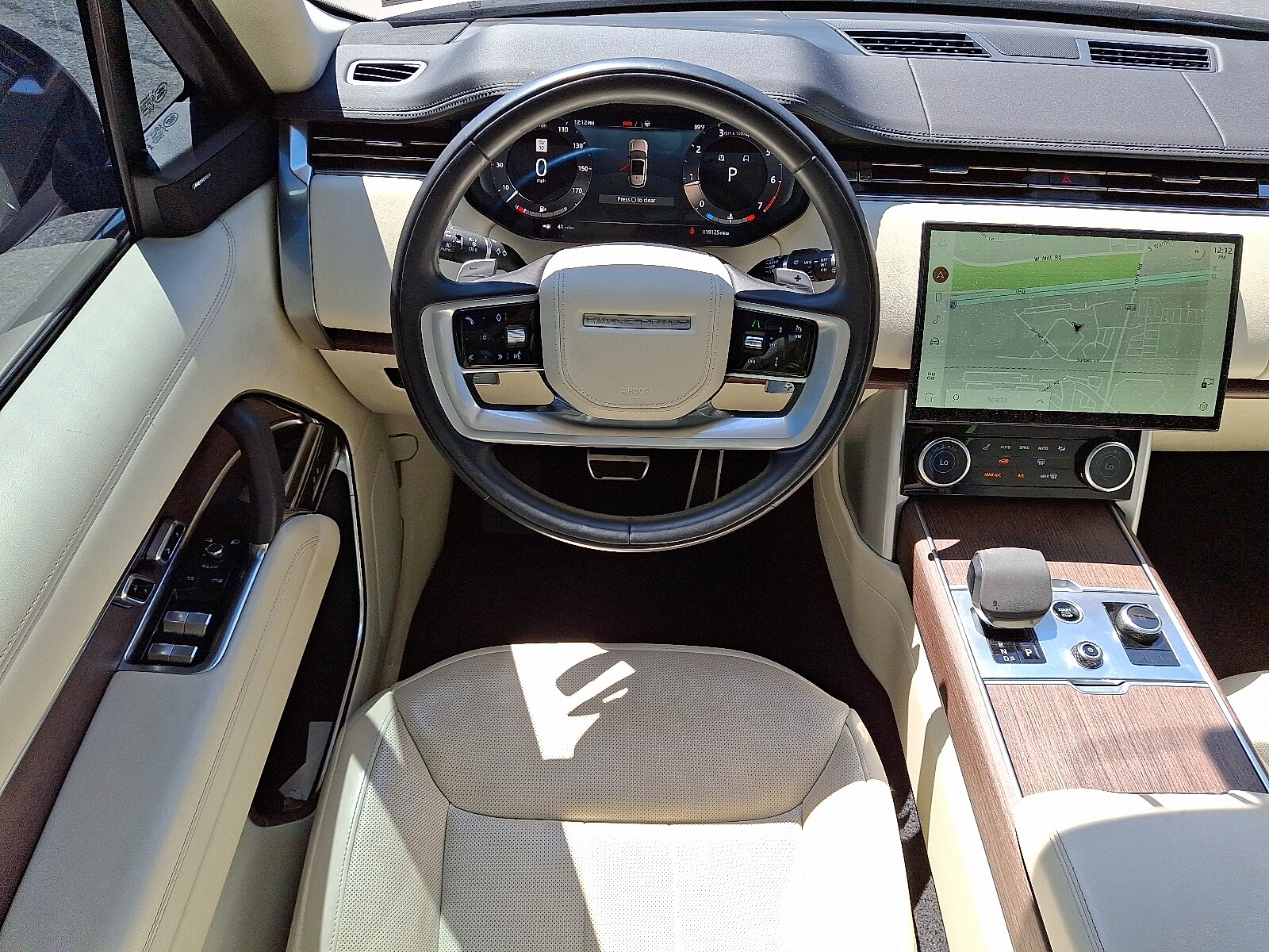 2023 Land Rover Range Rover SE photo 3