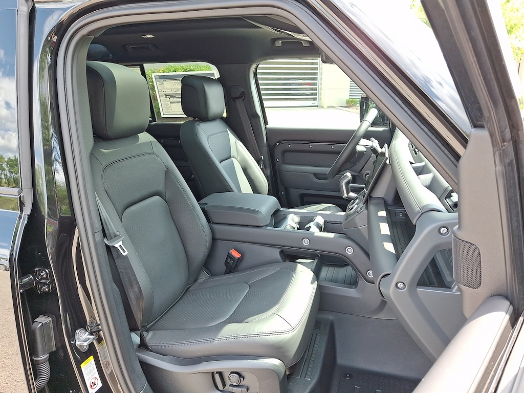 New 2026 Land Rover Defender P400 X-Dynamic SE Sport Utility