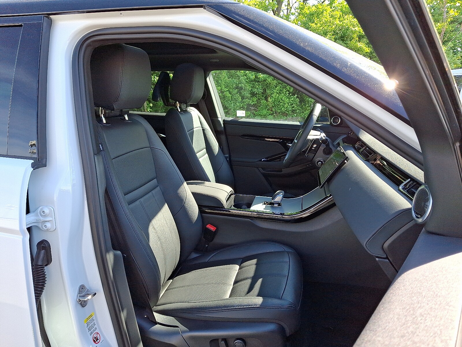 2025 Land Rover Range Rover Evoque S photo 3