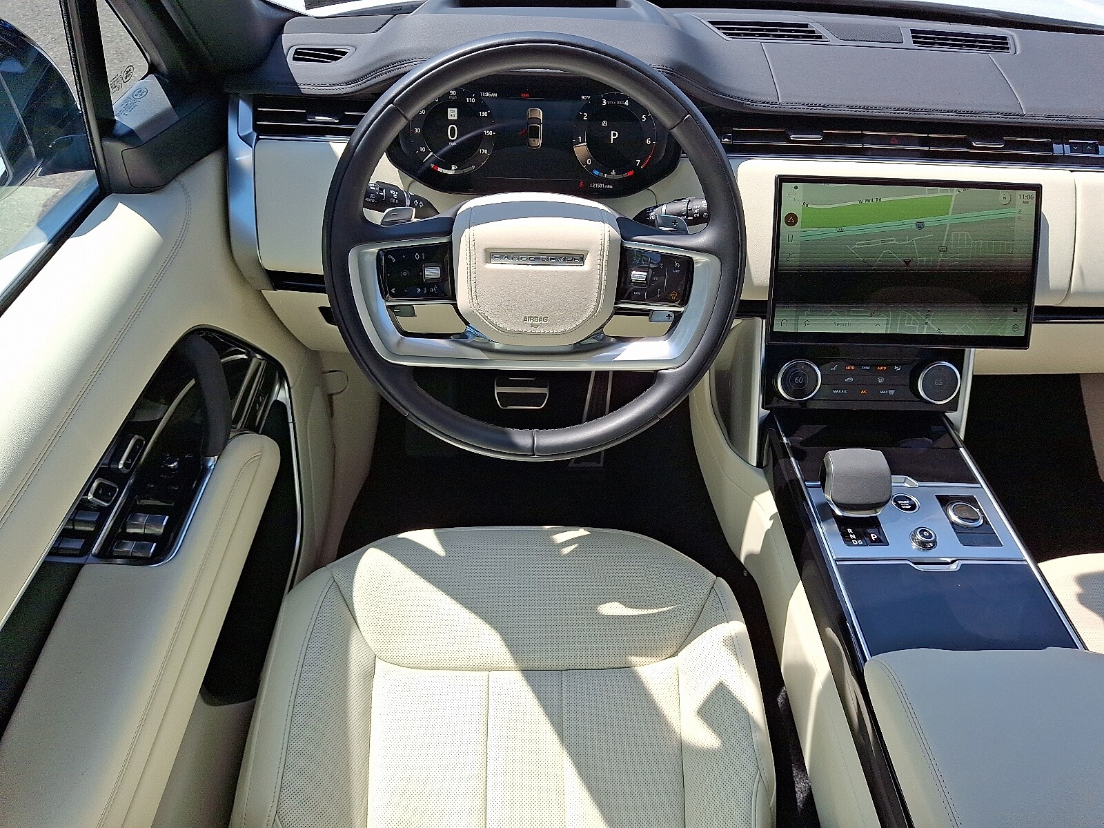 2023 Land Rover Range Rover SE photo 4