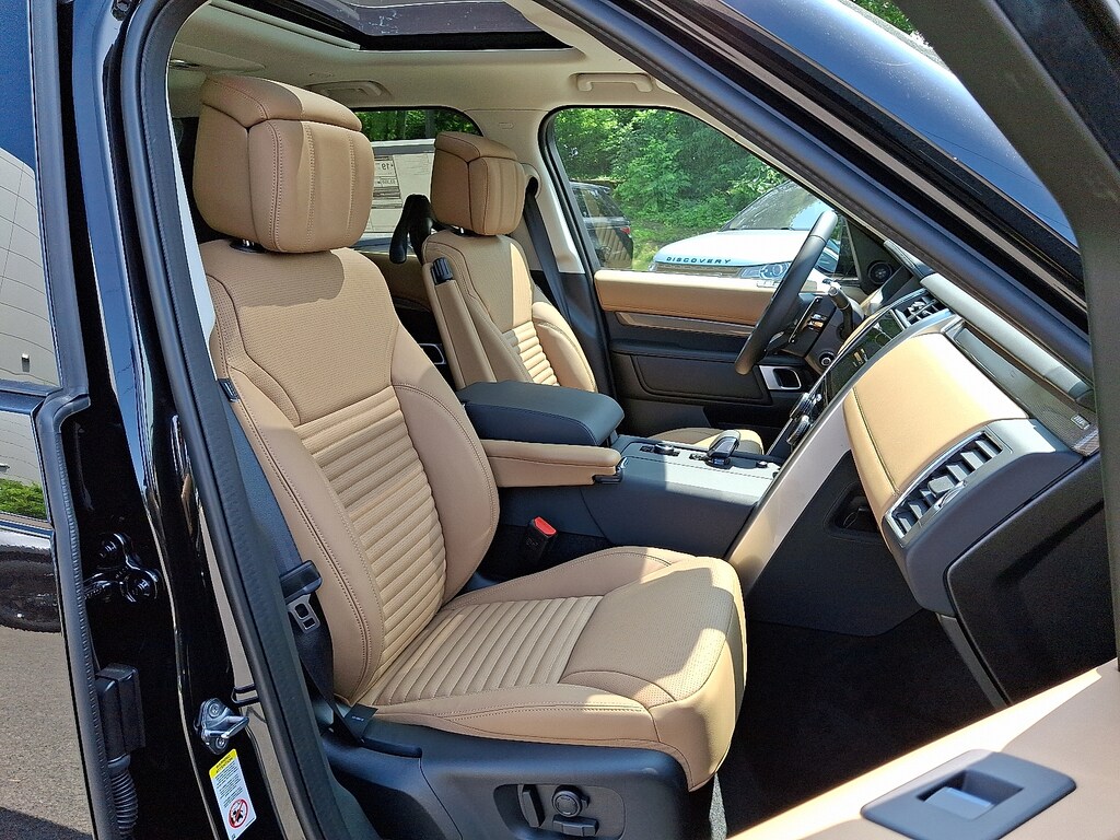 New 2025 Land Rover Discovery P360 Metropolitan Edition Sport Utility