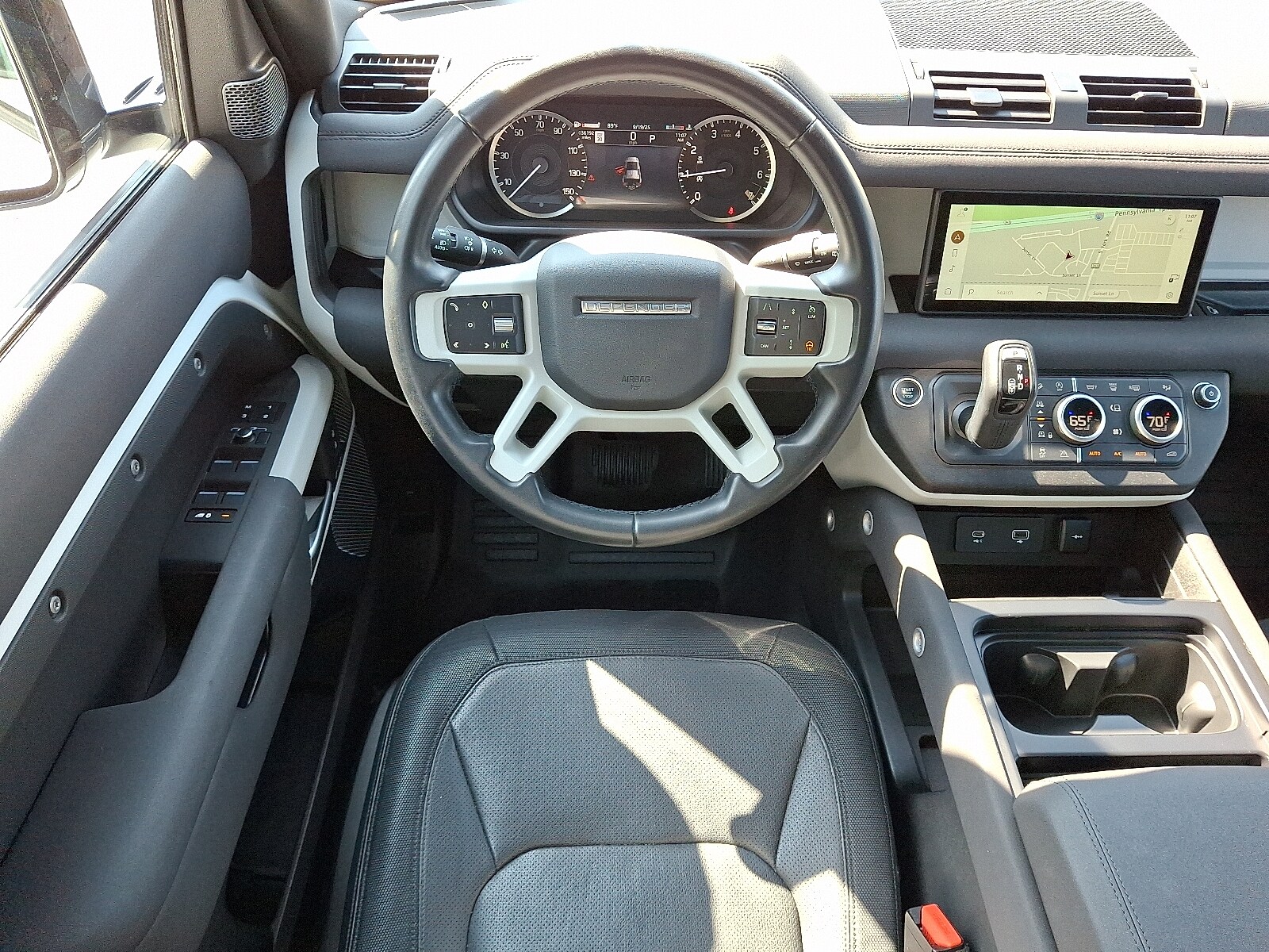 2023 Land Rover Defender 110 X-Dynamic SE photo 3