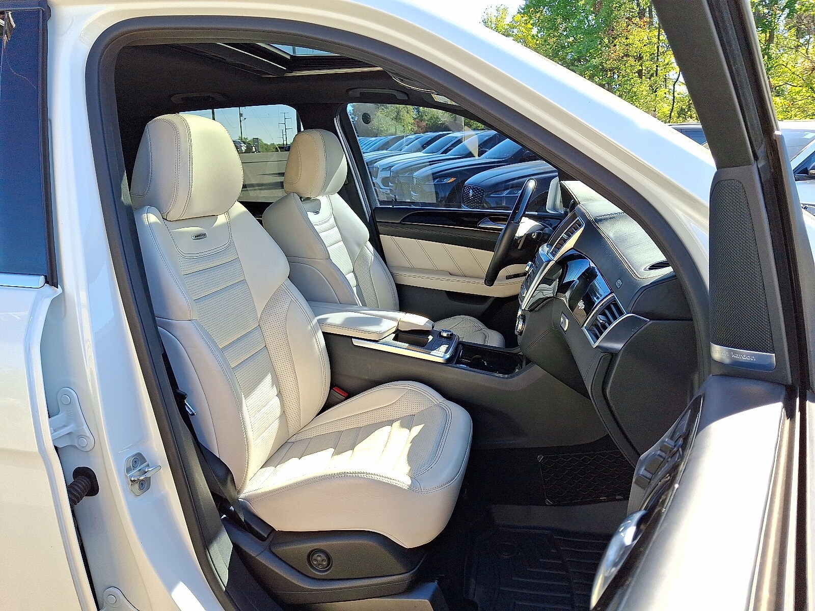 2013 Mercedes Benz ML 63 AMG 4MATIC photo 2