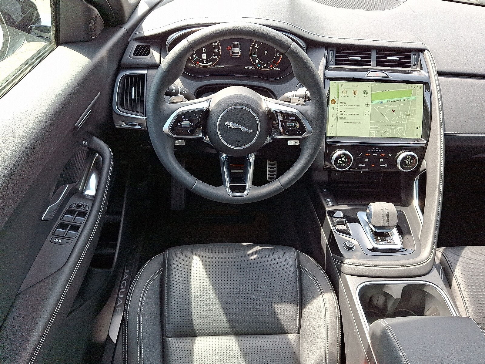 2024 Jaguar E-PACE R-Dynamic SE P250 photo 4