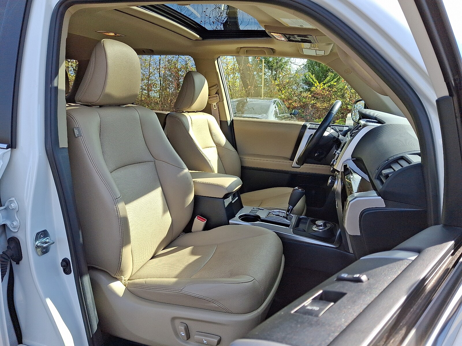 2023 Toyota 4Runner Limited photo 2