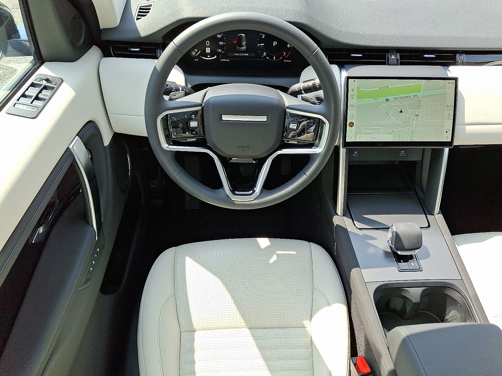 2024 Land Rover Discovery Sport S photo 4