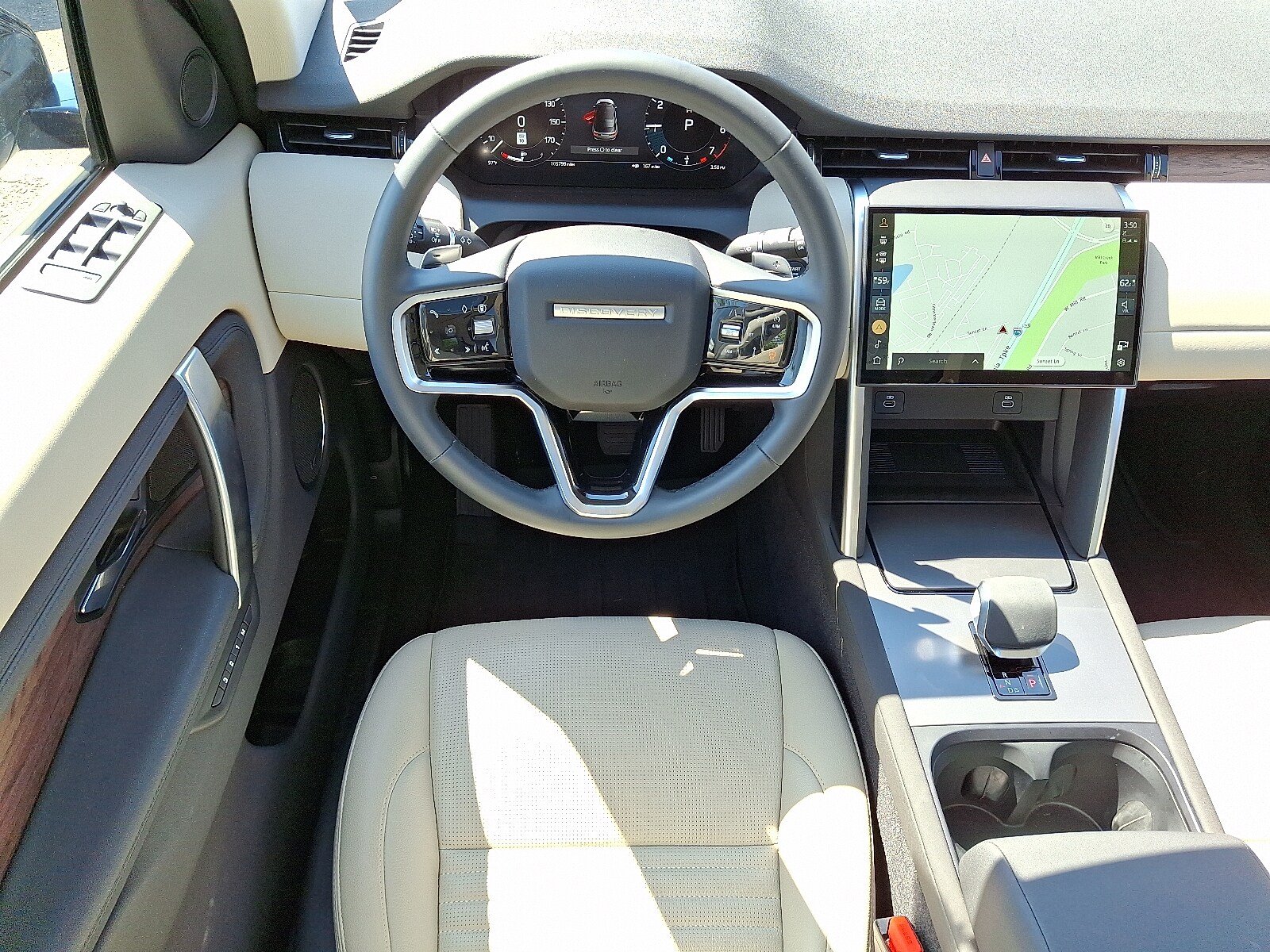 2025 Land Rover Discovery Sport S photo 4