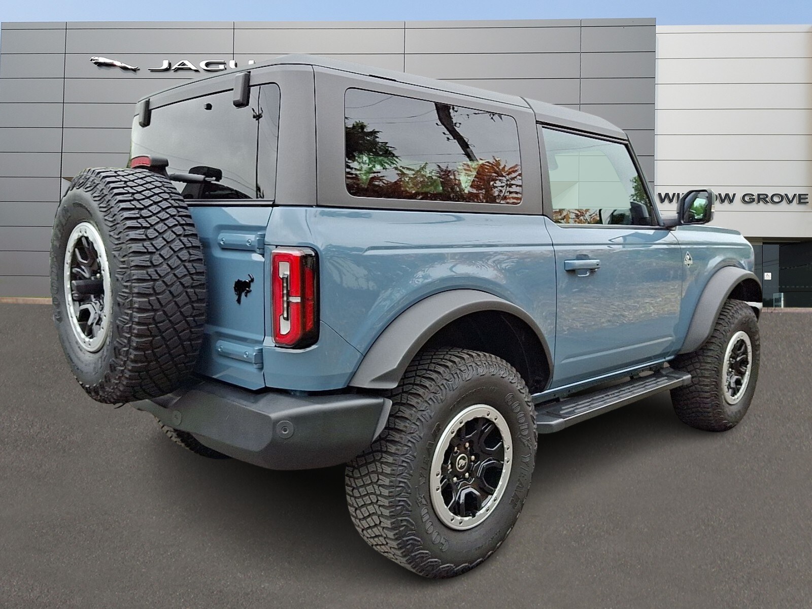 2023 Ford Bronco Outer Banks photo 2