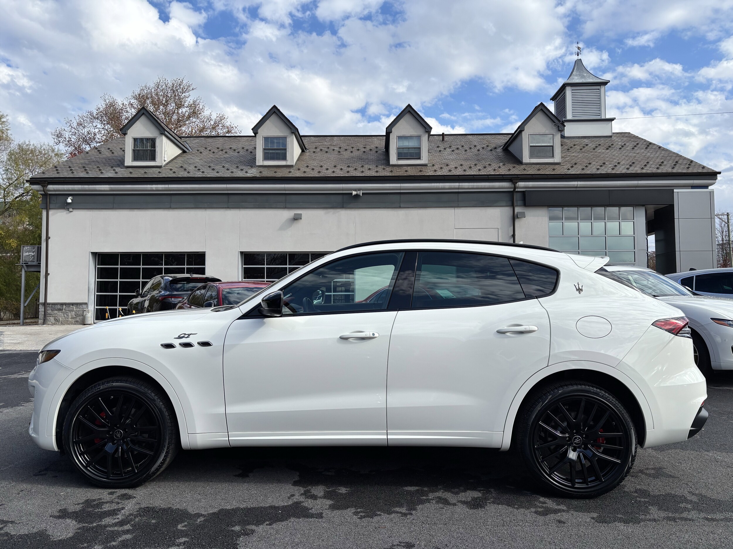 2022 Maserati Levante GT photo 2