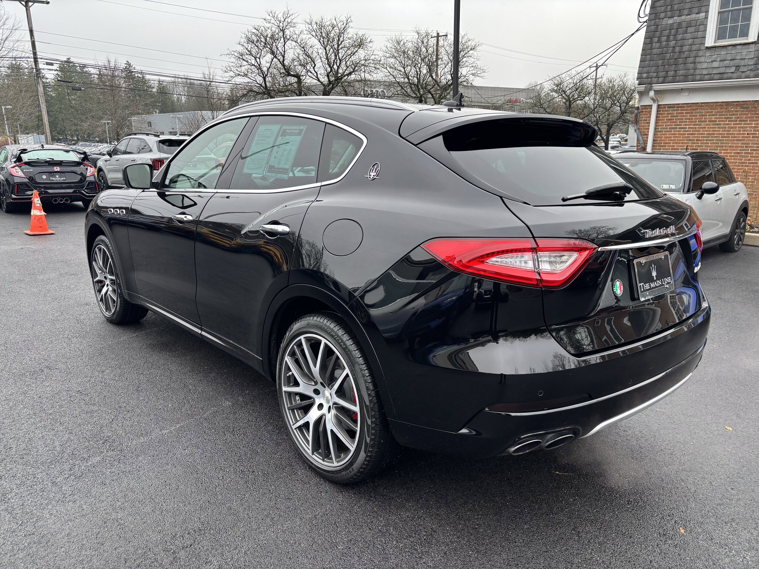 2017 Maserati Levante S photo 2