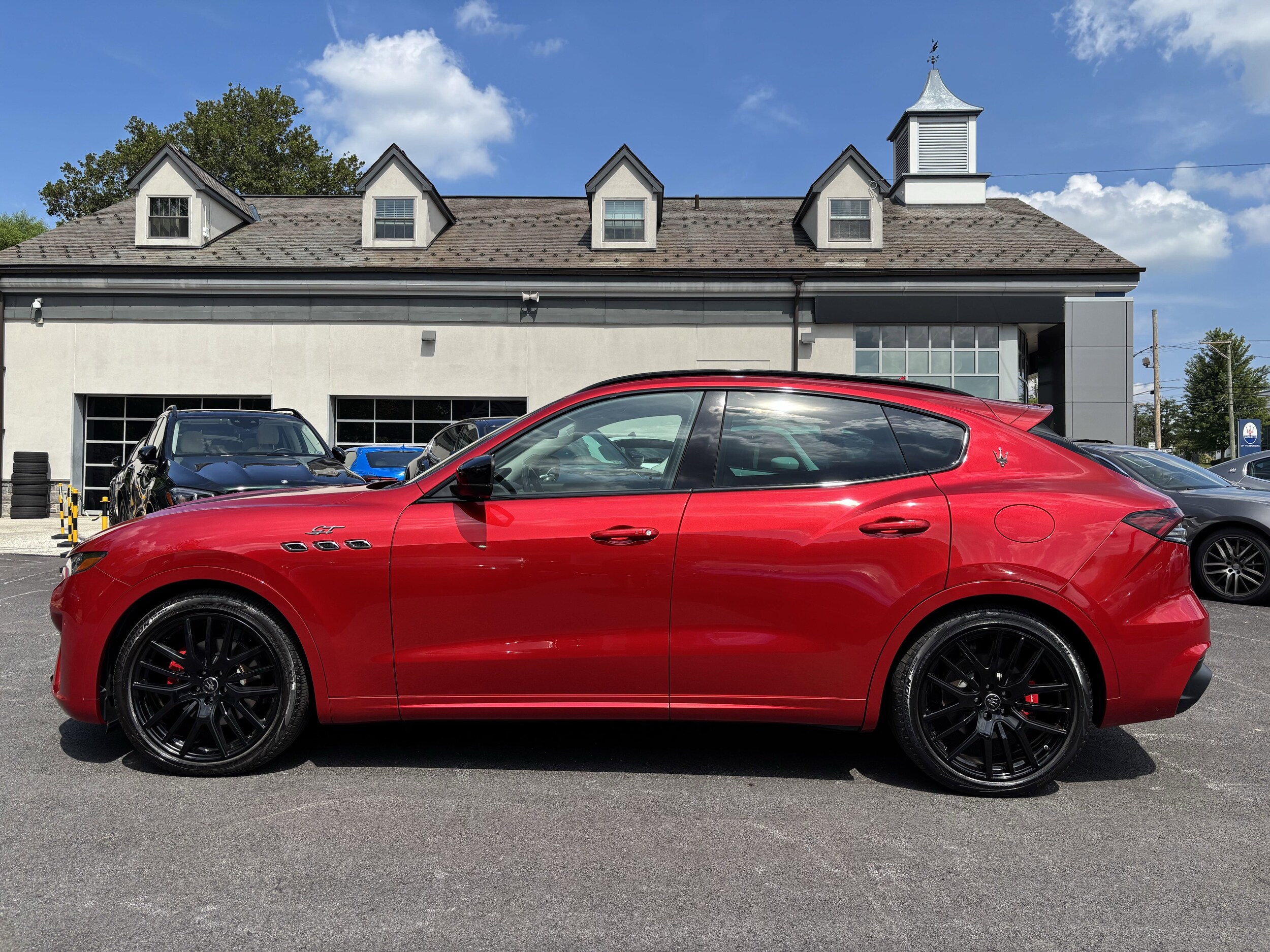 2022 Maserati Levante GT photo 2