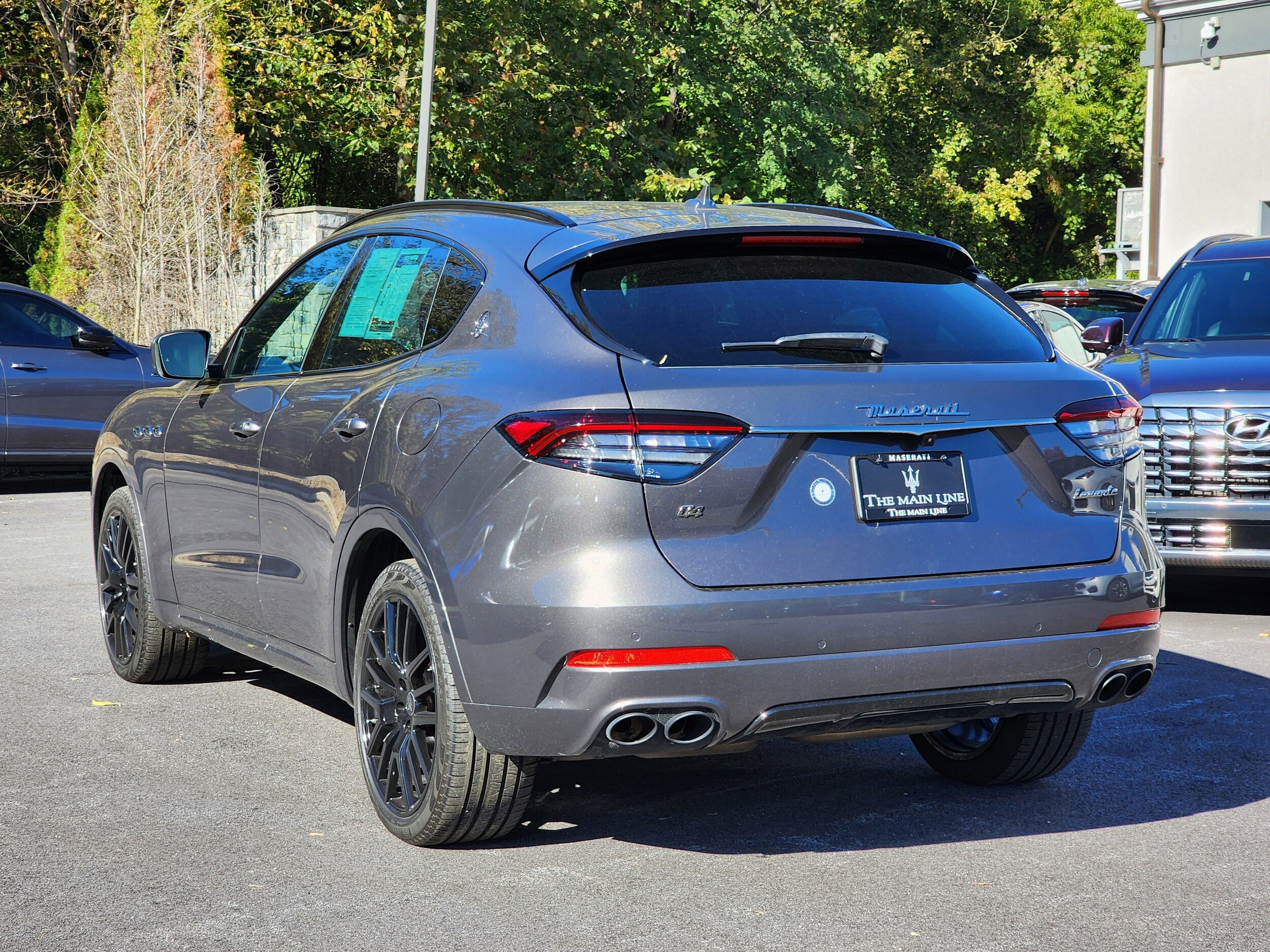 2021 Maserati Levante Base photo 2