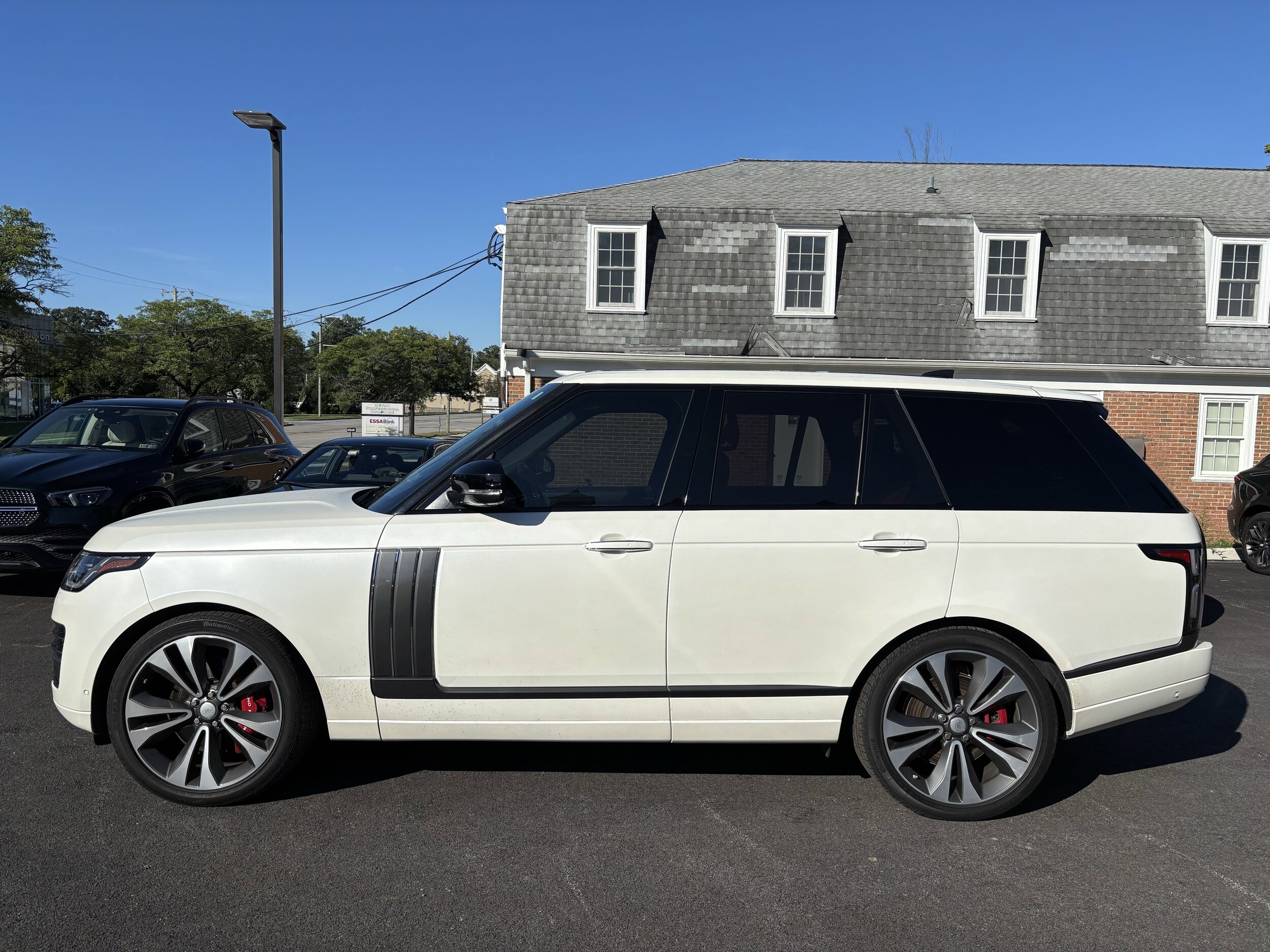 2021 Land Rover Range Rover SV Autobiography Dynamic photo 2