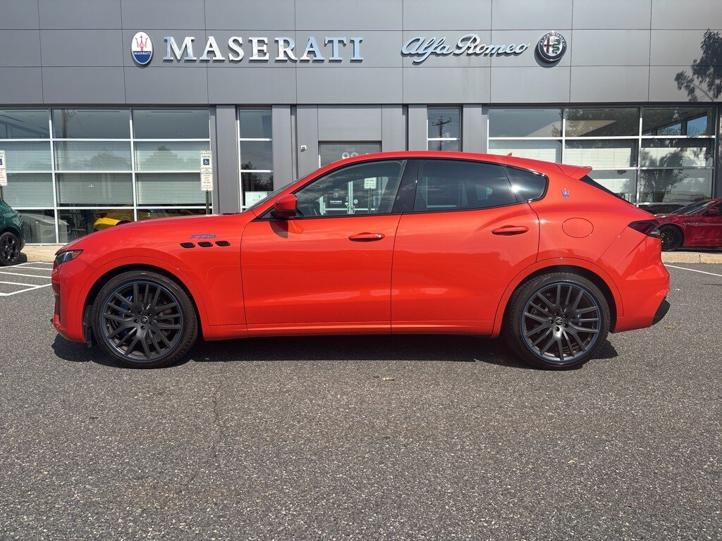 2023 Maserati Levante photo 2