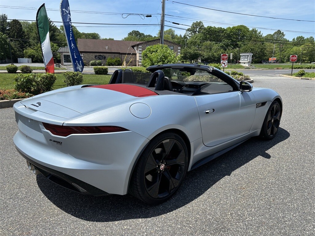 2021 Jaguar F-TYPE R-Dynamic photo 4