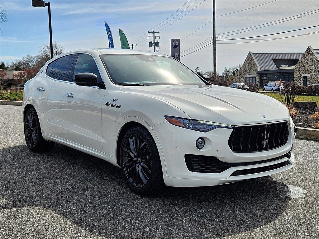 2024 Maserati Levante GT photo 2