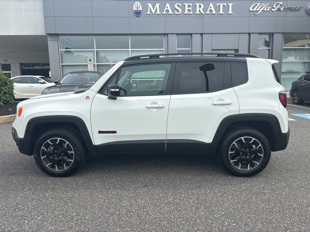 2023 Jeep Renegade Trailhawk photo 2