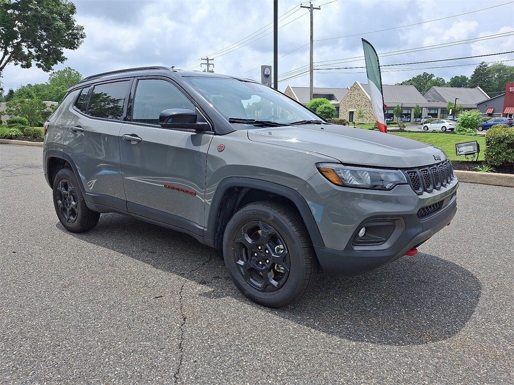 2024 Jeep Compass Trailhawk photo 3