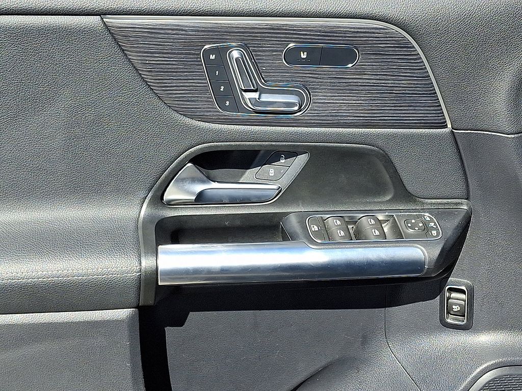 2023 Mercedes-Benz GLA Base - Photo 12
