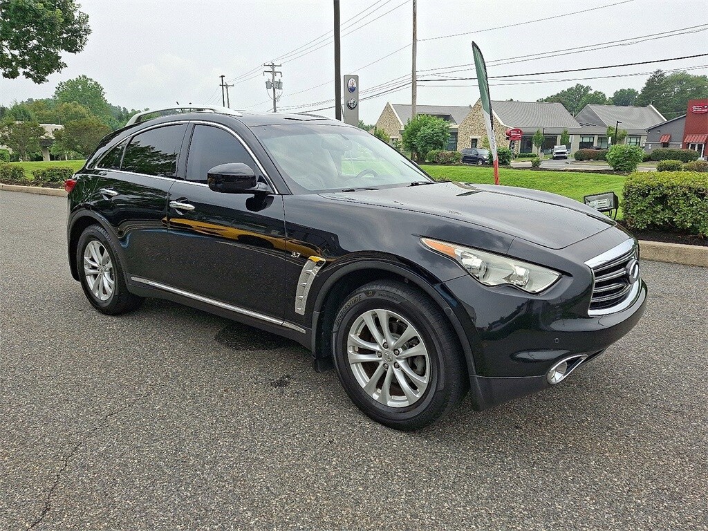 2015 Infiniti QX70 Base photo 3