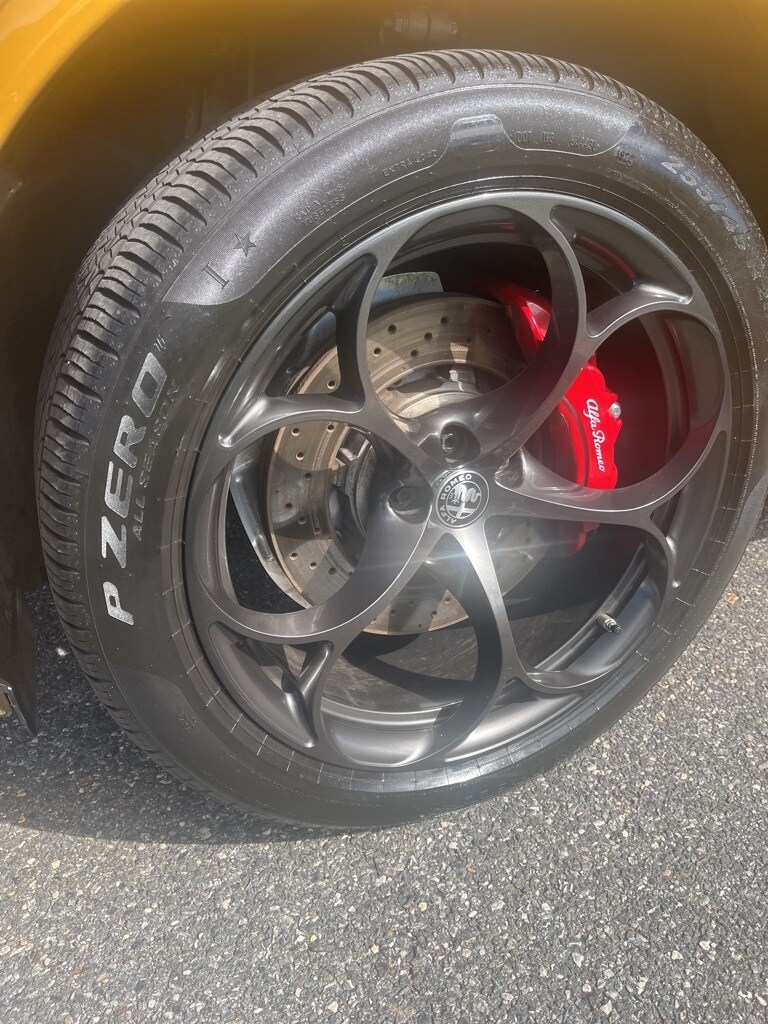 2022 Alfa Romeo Stelvio Quadrifoglio photo 2