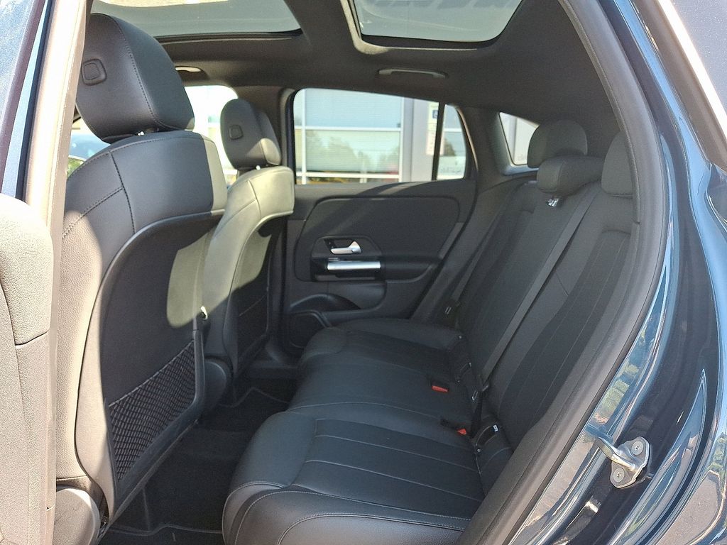 2023 Mercedes-Benz GLA Base - Photo 10