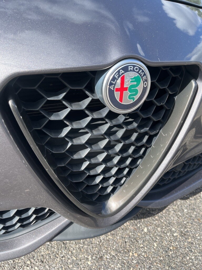 2019 Alfa Romeo Giulia Ti Sport photo 2