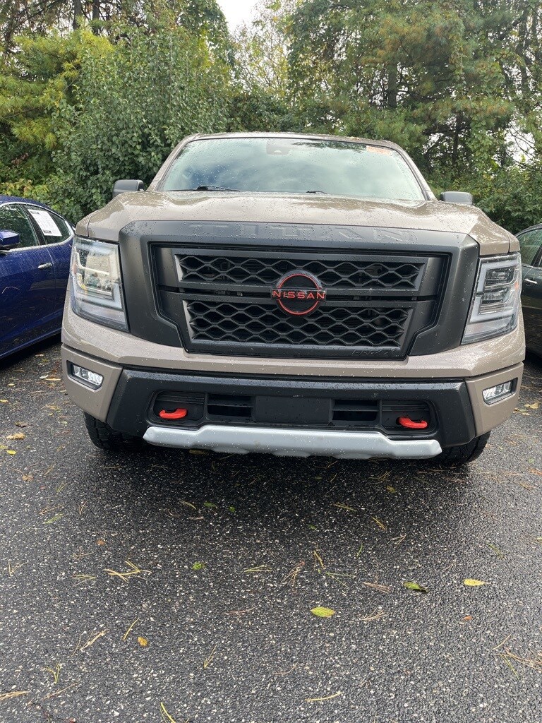 2024 Nissan Titan PRO-4X photo 2