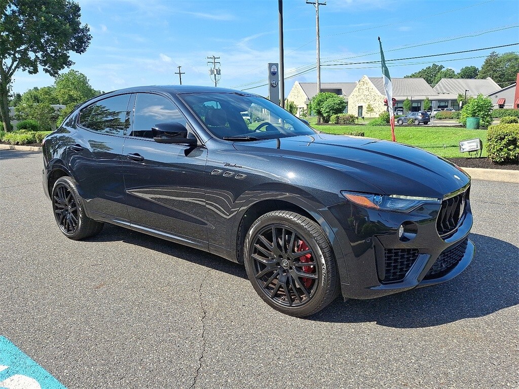 2023 Maserati Levante Modena S photo 2