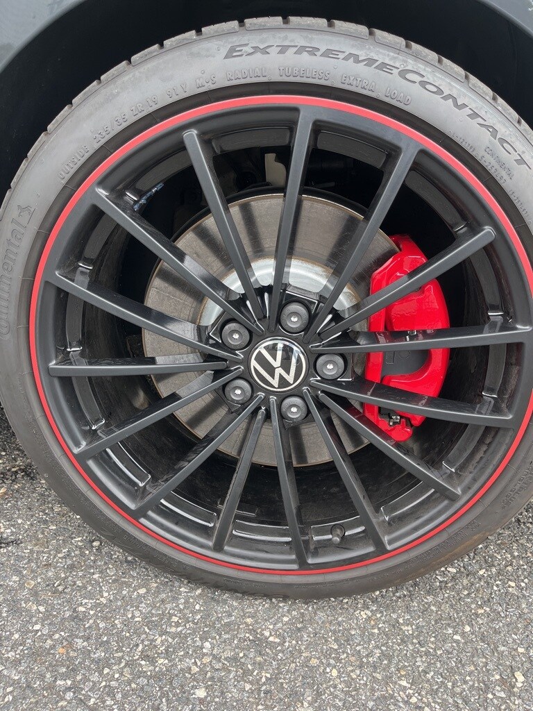 2023 Volkswagen Golf GTI Anniversary Edition photo 2