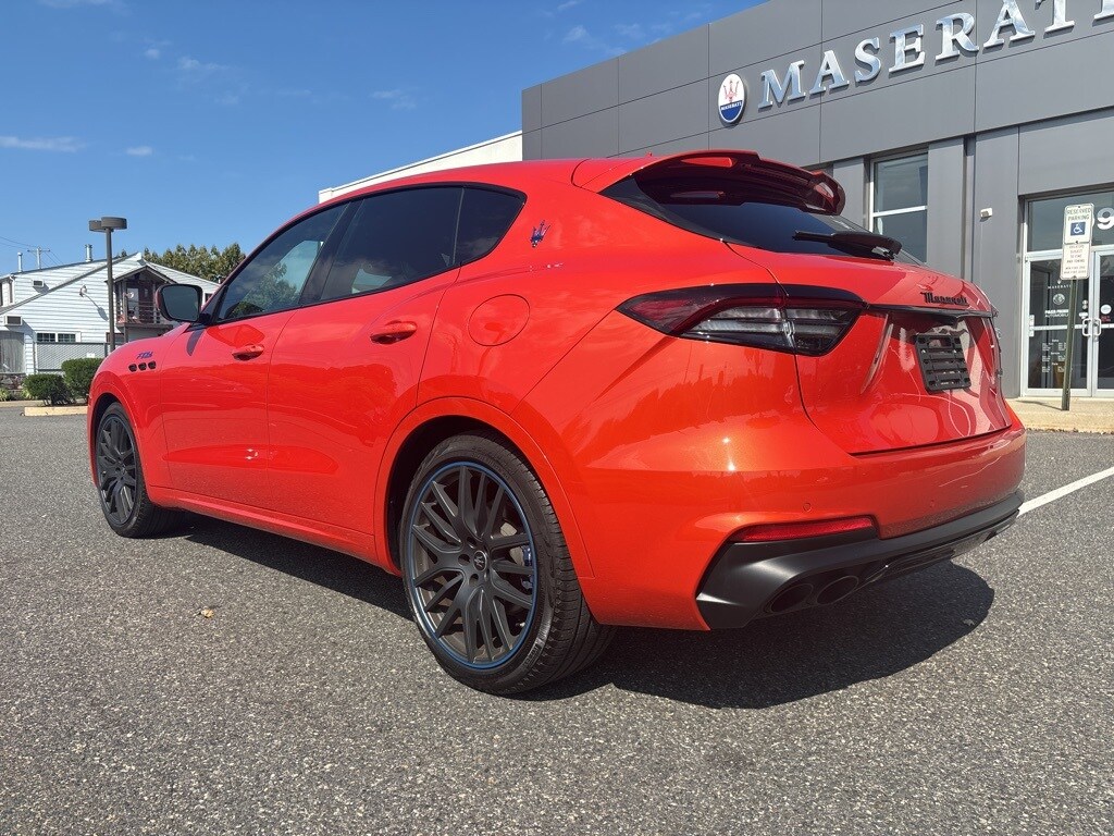 2023 Maserati Levante photo 3