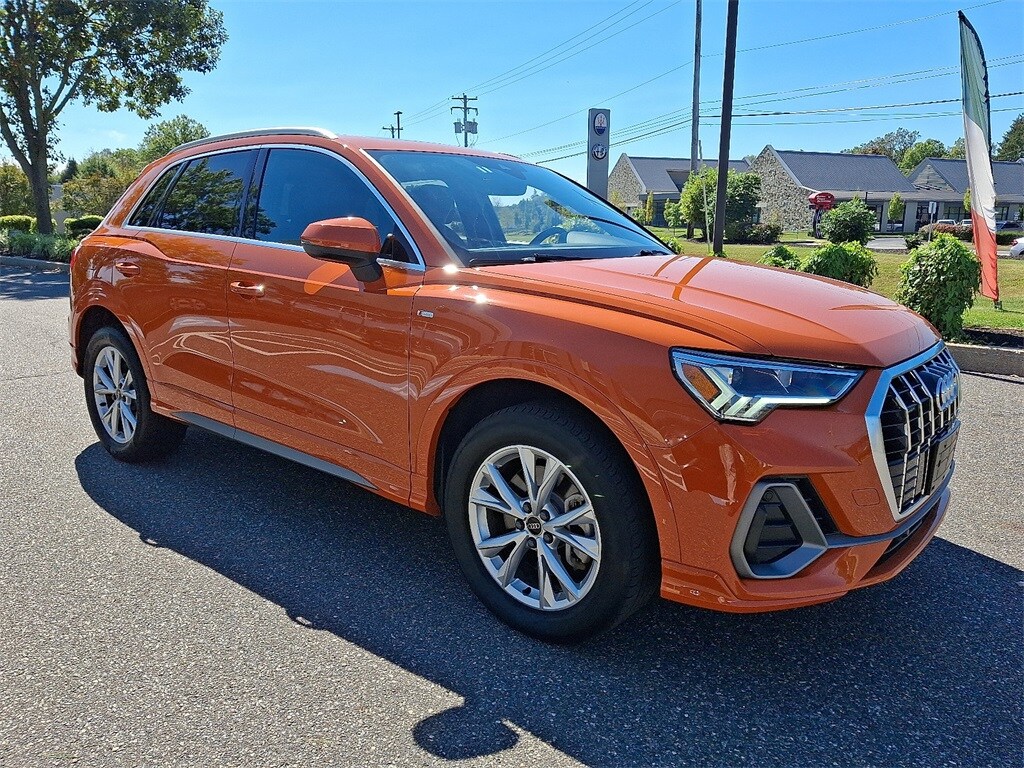 2024 Audi Q3 45 TFSI S line Premium photo 3
