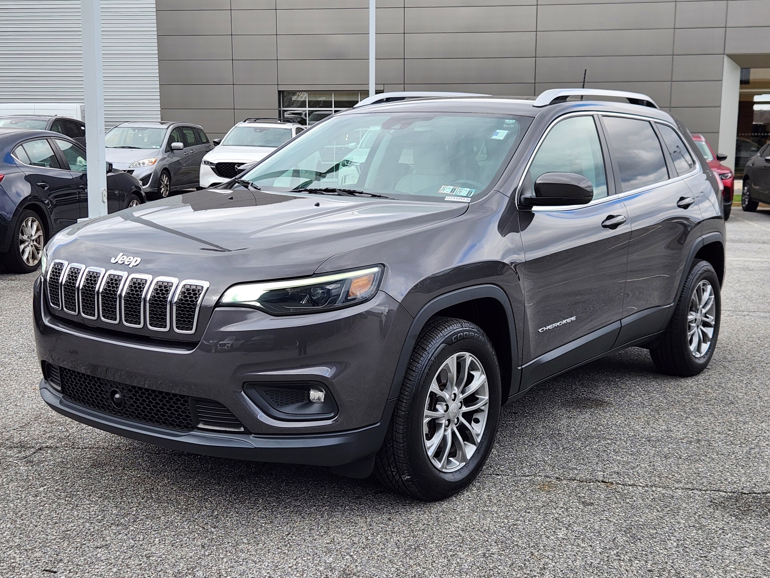 2020 Jeep Cherokee Latitude photo 2