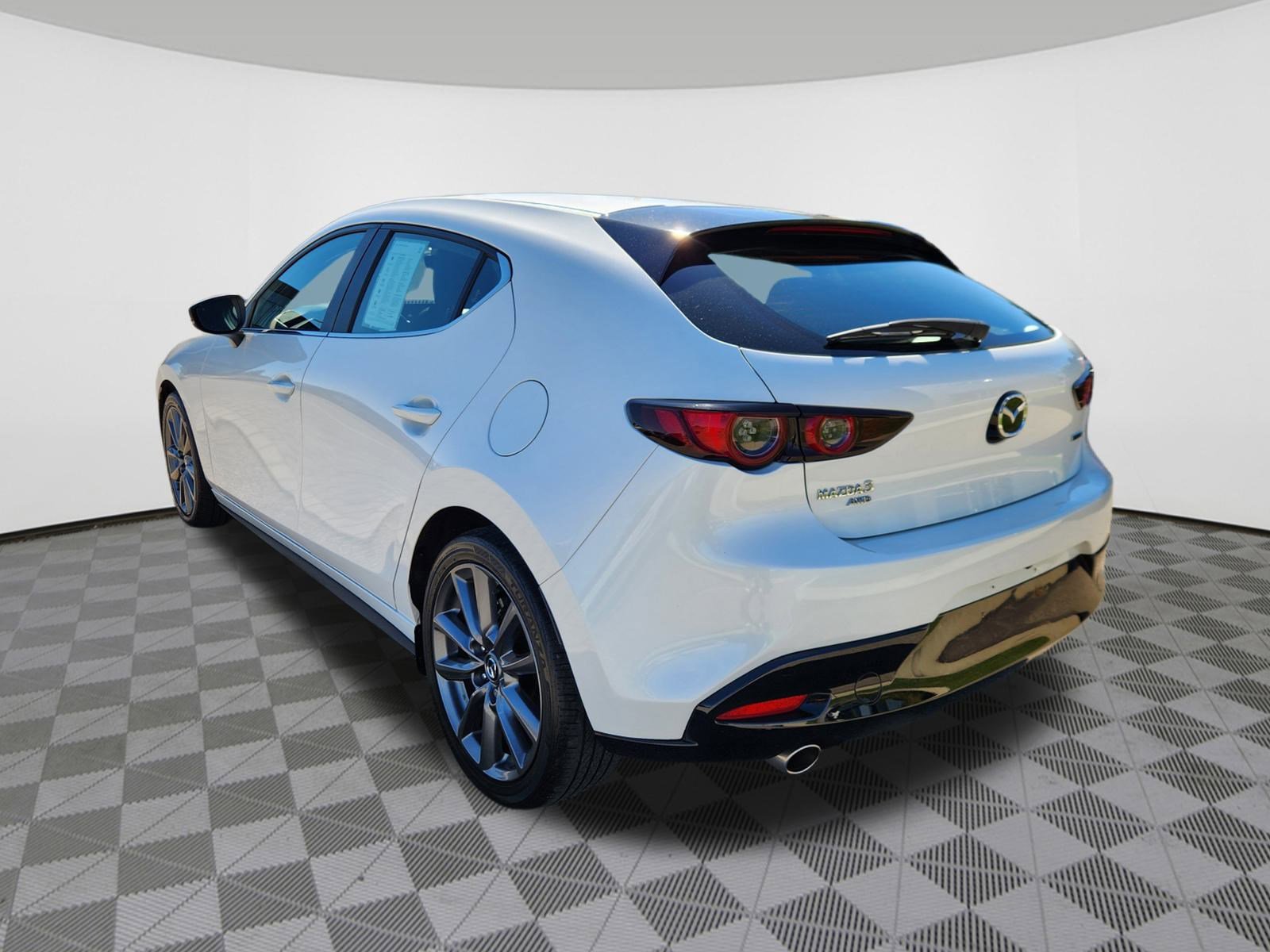 2021 Mazda Mazda3 Hatchback Preferred photo 3