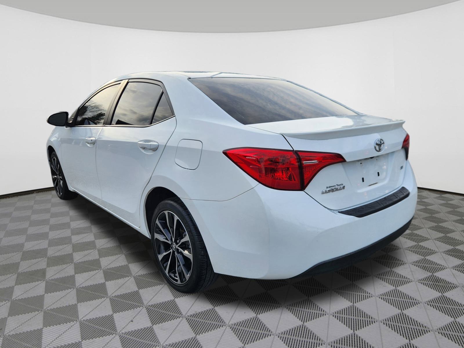 2019 Toyota Corolla SE photo 3