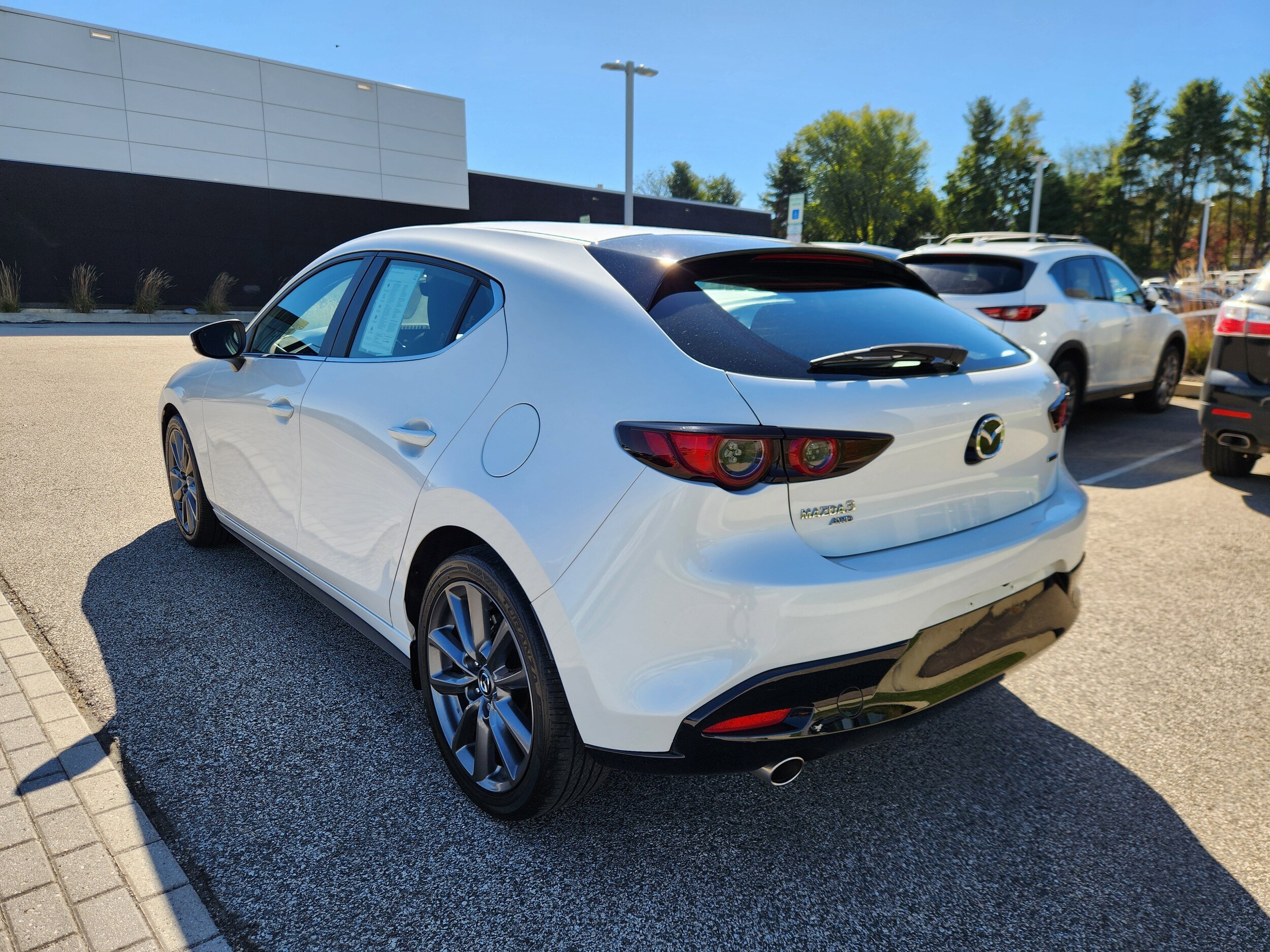 2021 Mazda Mazda3 Hatchback Preferred photo 3
