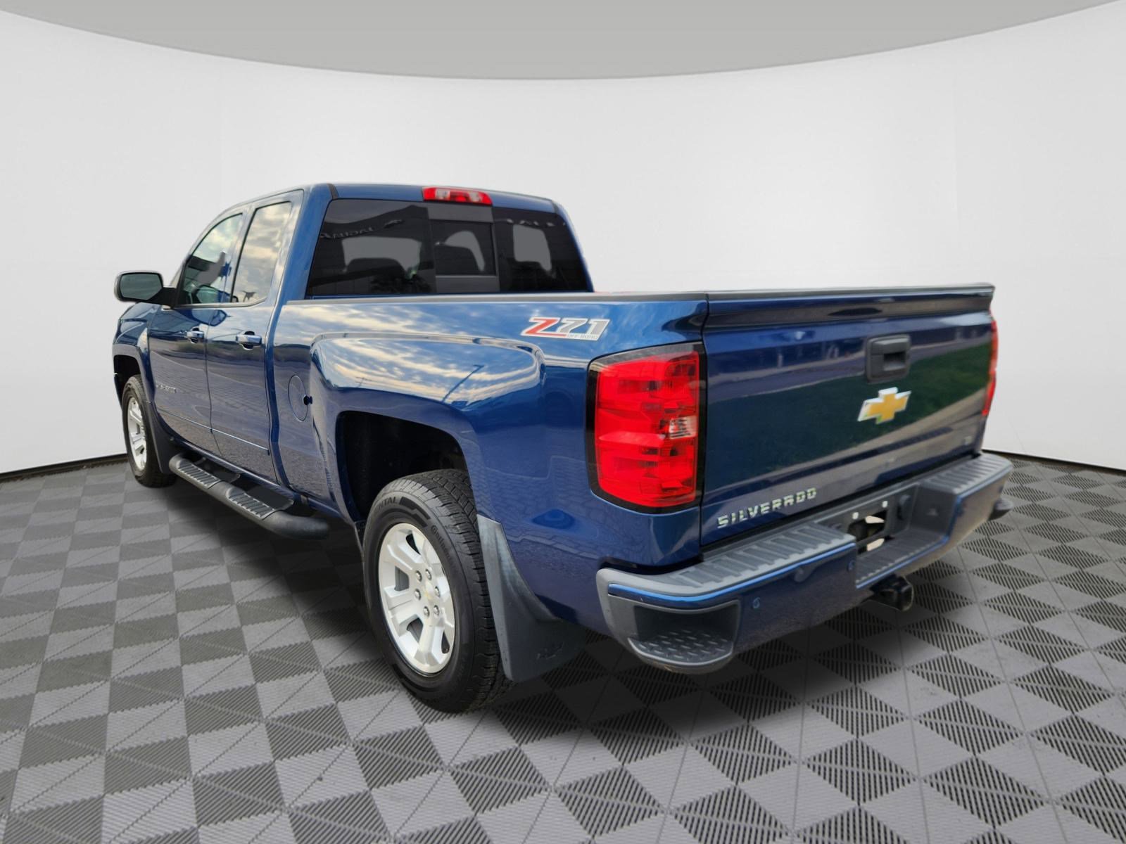 2016 Chevrolet Silverado 1500 LT photo 3