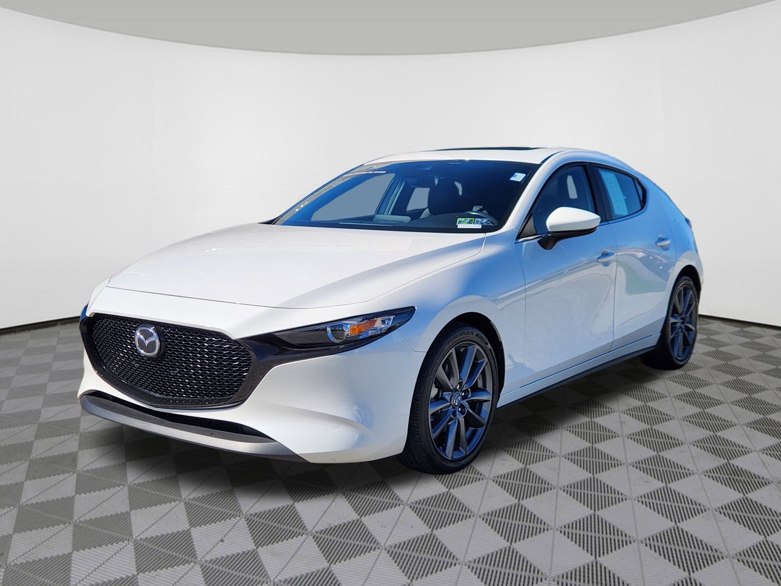 2021 Mazda Mazda3 Hatchback Preferred photo 2