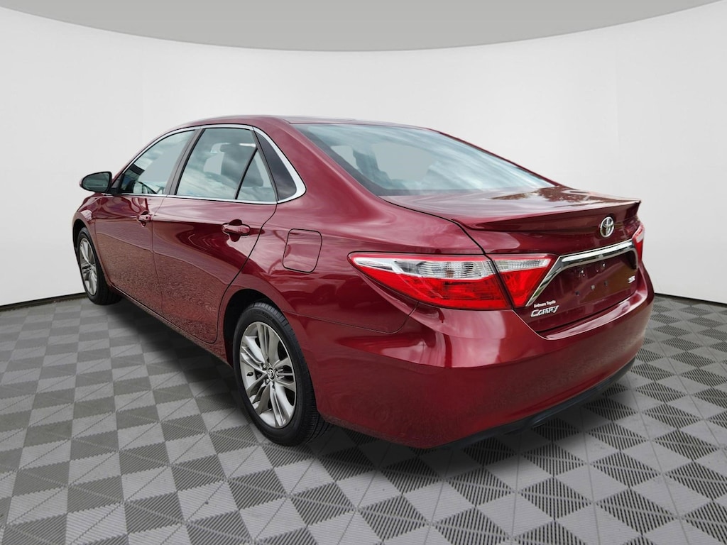 Used 2016 Toyota Camry SE Sedan