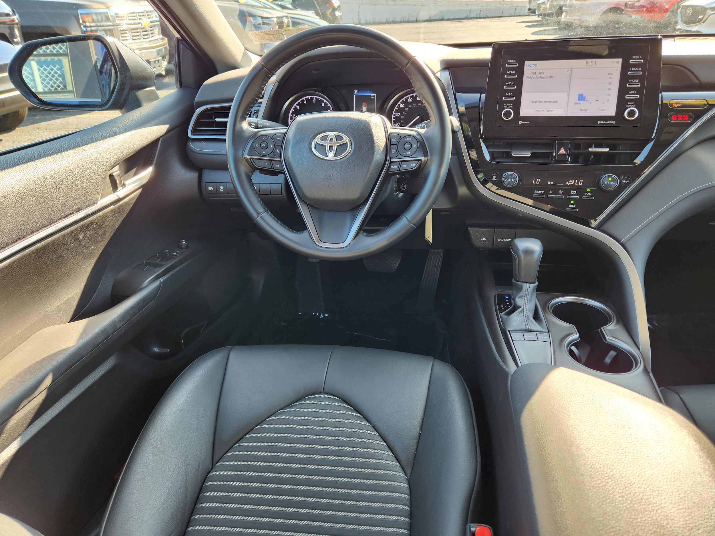 2024 Toyota Camry SE - Photo 13