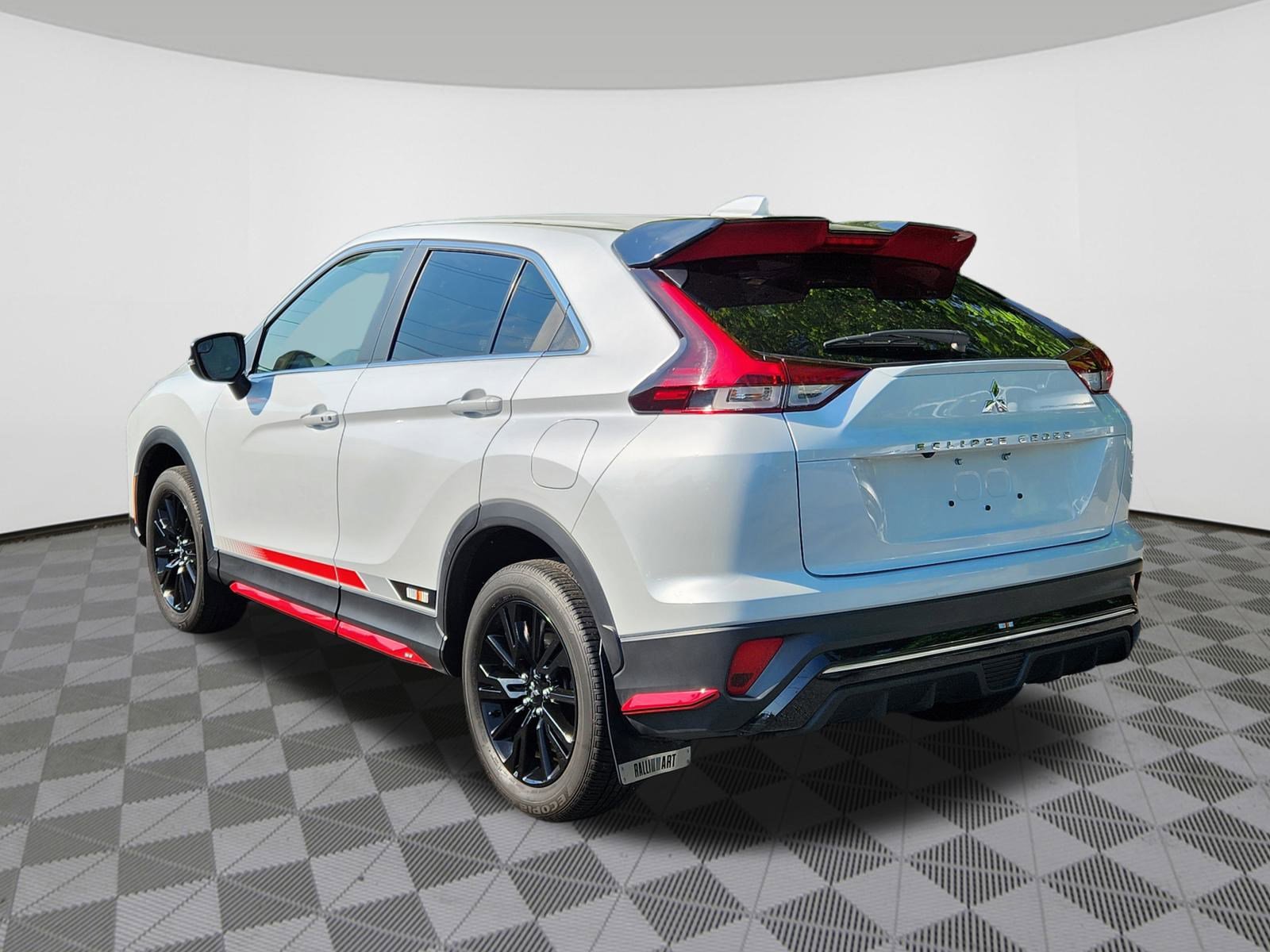 2024 Mitsubishi Eclipse Cross Ralliart photo 3