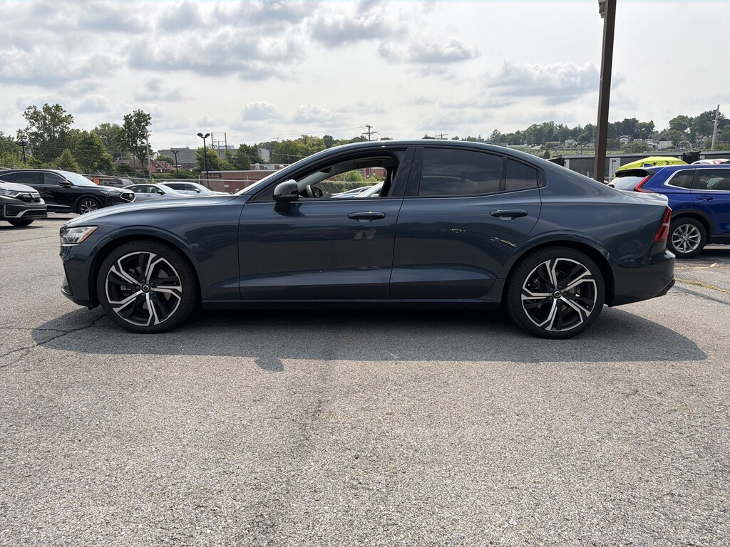 Used 2024 Volvo S60 Core Dark Theme Sedan