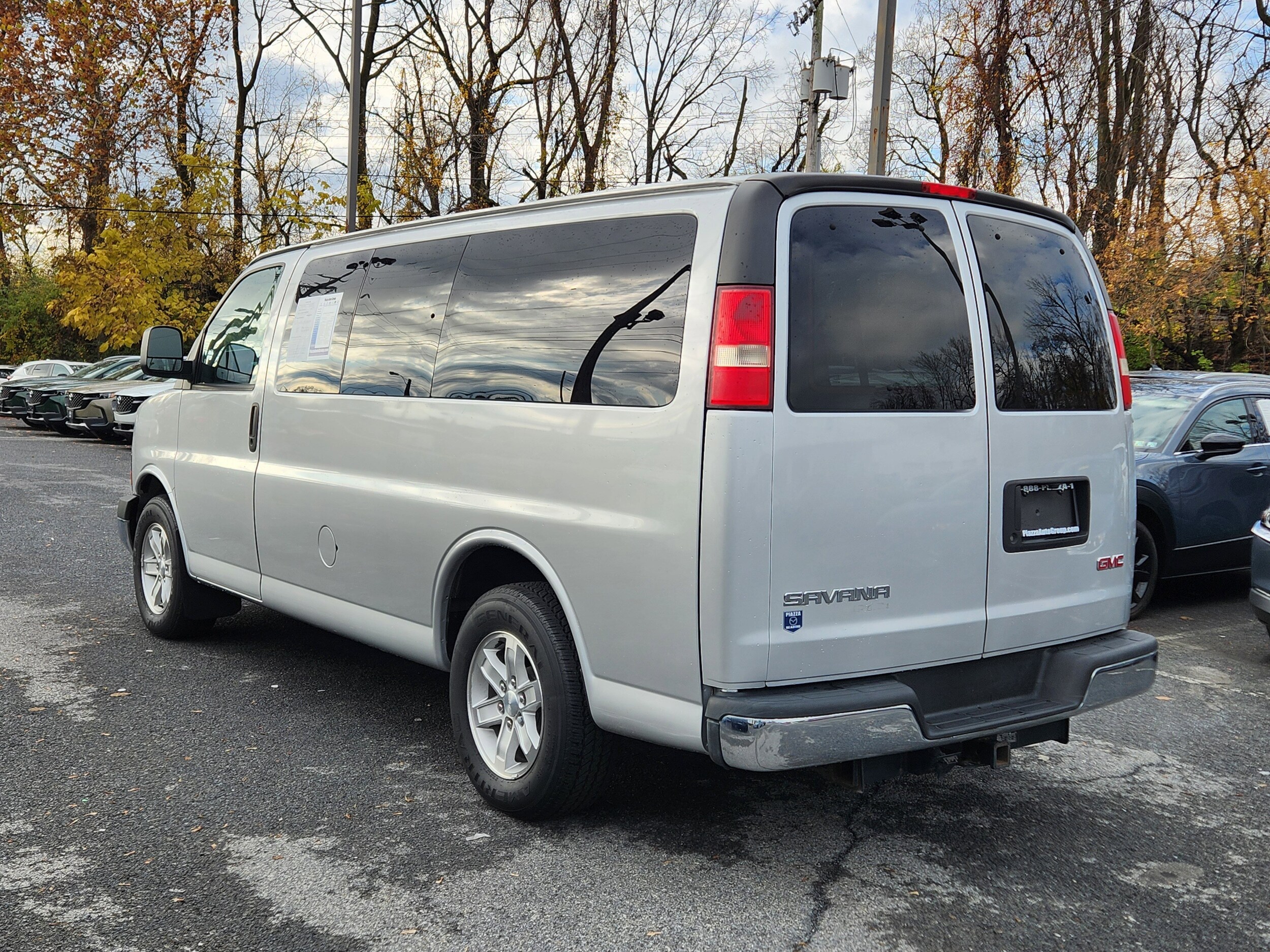 2014 Gmc Savana Passenger LT photo 3