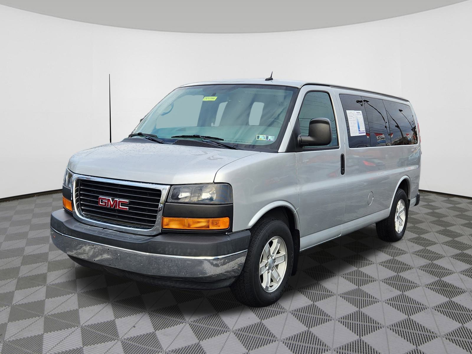 2014 Gmc Savana Passenger LT photo 2