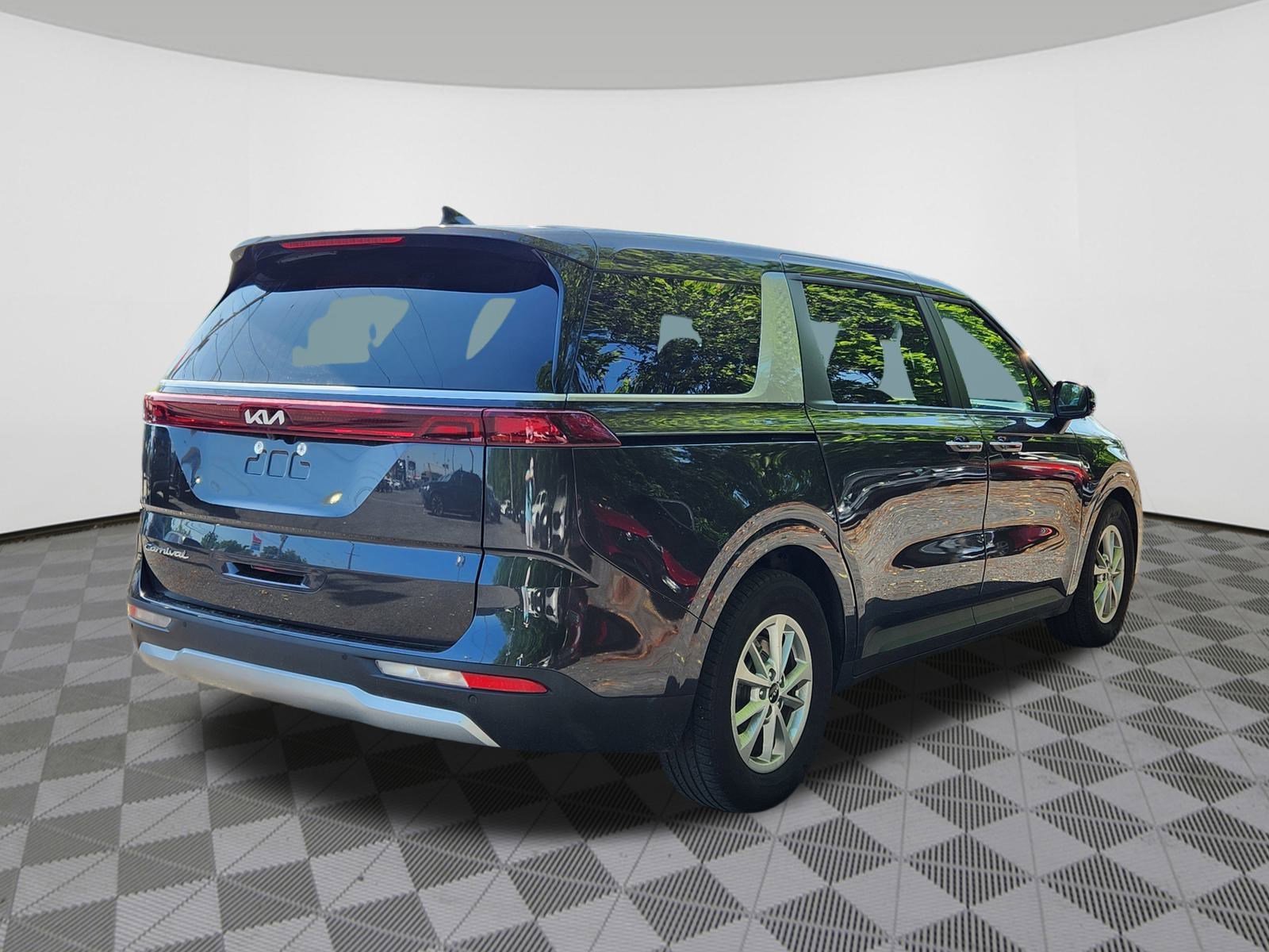 2022 Kia Carnival LX photo 4