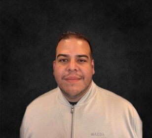 Staff member Andres Castro from ID_47d63c620c44