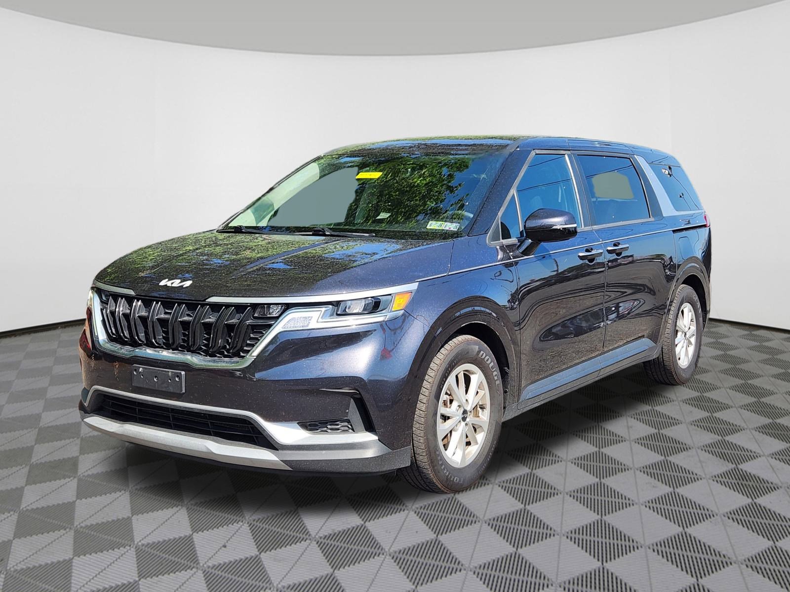 2022 Kia Carnival LX photo 2